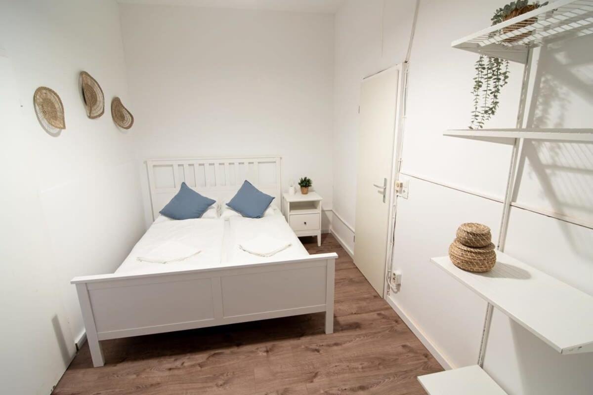 Great Three Bedroom Hamburg